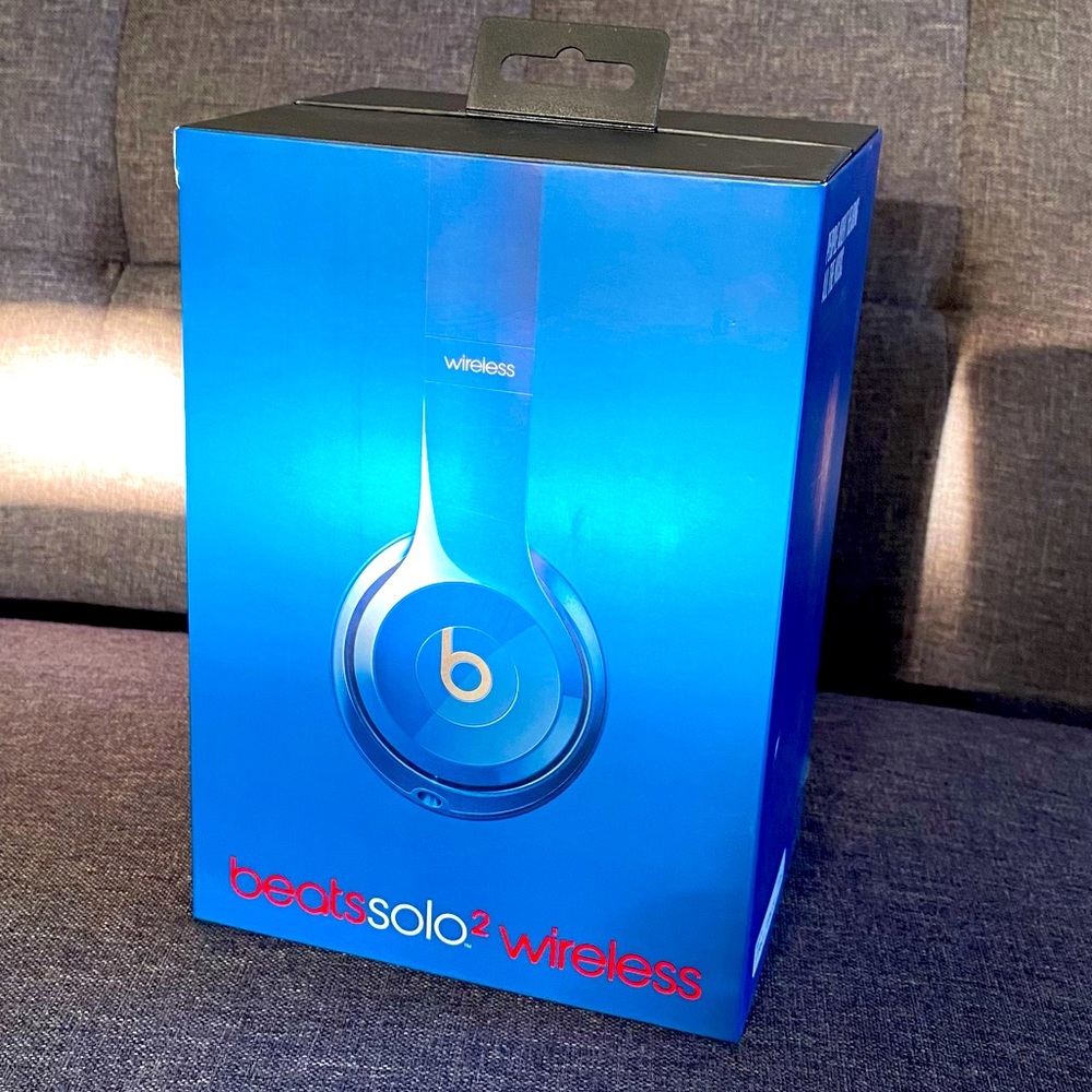 Blue Beats by Dre Solo2 Wireless headphones - Picture 2 of 10